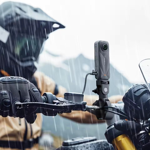 Wodoodporna osłona portu USB Insta360 X5 All-Weather USB Charging Cover na motocykl kajak itp